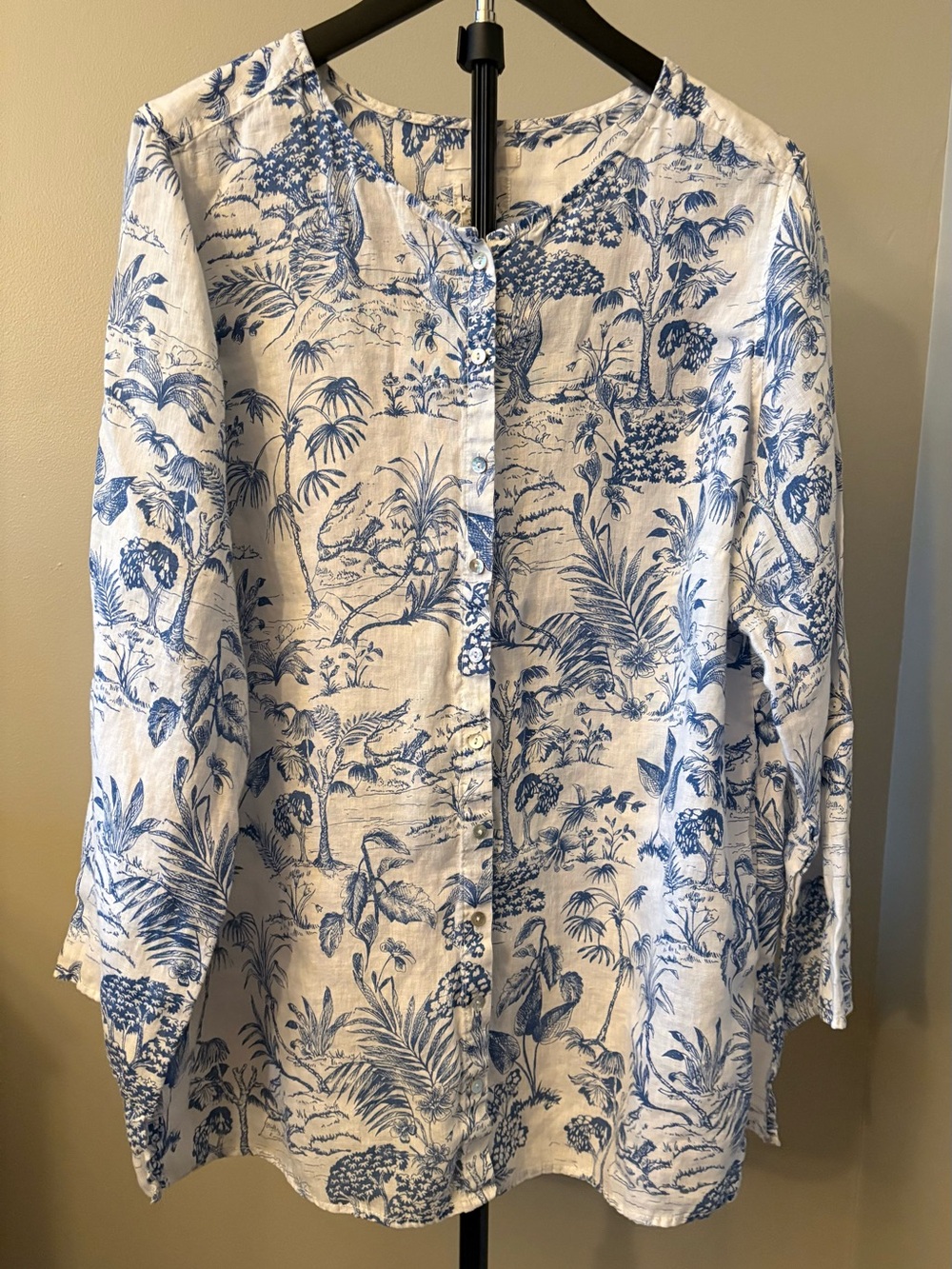 Nicole Miller Size 1x Linen Button Down in Blue and White